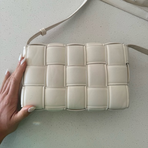 White Woven Crossbody Bag - Picture 5 of 11